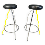 Paire de tabourets duplex de javier mariscal pour bd memphis ann�es 1980