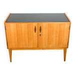 Petit buffet, wk m�bel, placage clair avec plateau en verre noir, ann�es 50