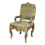 Remarquable petit fauteuil en bois sculpté et doré, venise, début xviiième Remarquable petit fauteuil en bois sculpté et doré, venise, début xviiième