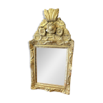 Petit miroir louis xiv en bois sculpté doré époque début xviii Petit miroir louis xiv en bois sculpté doré époque début xviii