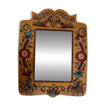 Petit miroir en marqueterie colorée années 70 48 x 36, 5 cm Petit miroir en marqueterie colorée années 70 48 x 36, 5 cm