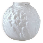Petit vase boule art dco en pte de verre blanche