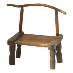 Petite chaise baoulé (afrique de l'ouest) en bois vintage circa 1960 Petite chaise baoulé (afrique de l'ouest) en bois vintage circa 1960