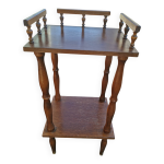 Petite table à balustrade. table d appoint. bois. Petite table à balustrade. table d appoint. bois.