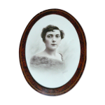 Photographie anciennne dans un cadre art dco ovale bois de loupe marqueterie