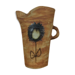 Pichet brutaliste en grès, décor fleur poterie de la colombe vallauris Pichet brutaliste en grès, décor fleur poterie de la colombe vallauris