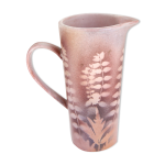 Pichet vintage aux plantes en ngatif dans les tons rose / violet