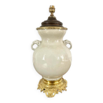 Pied de lampe en porcelaine chinoise émaillée blanche ivoire craquelée - qing - chine xixe Pied de lampe en porcelaine chinoise émaillée blanche ivoire craquelée - qing - chine xixe