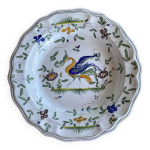 Plat creux en terre cuite maille, sign