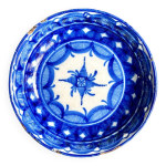 Plat rond creux en terre cuite maille bleue