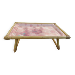Plateau pliant   motif floral rose   fibre de verre, rotin et bambou annes 60 70