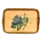 Plateau vintage en rotin et bois verni - décor grappe de raisin Plateau vintage en rotin et bois verni - décor grappe de raisin