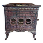 Poêle à bois ancien en fonte émaillée art deco marque phebus coloris aubergine Poêle à bois ancien en fonte émaillée art deco marque phebus coloris aubergine