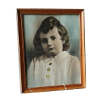 Portrait d'enfant colorise sous verre avec cadre en bois