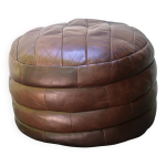 Pouf rond en patchwork de cuir marron foncé, années 70 Pouf rond en patchwork de cuir marron foncé, années 70