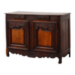 Rare armoire ou buffet provincial sculpt� fran�ais � belle patine, dat� du 18