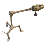 Rare lampe de table à pied tripode articulée en laiton dorée Rare lampe de table à pied tripode articulée en laiton dorée