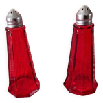 Salire et poivrire en verre rouge