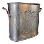 Seau à vin vintage français en étain argenté avec blason gravé, début du 20ème siècle Seau à vin vintage français en étain argenté avec blason gravé, début du 20ème siècle