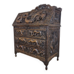 Secr�taire chinois du 19e si�cle avec sculpture de dragon en bois.