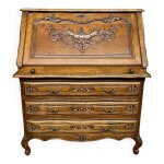 Secrtaire ligeois en chne sculpt de style rgence.