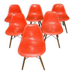 Série de 6 chaises vintages dsw rouges par charles et ray eames Série de 6 chaises vintages dsw rouges par charles et ray eames