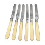 Série de 6 couteaux à fruits lame argent poinçon vieillard manche os Série de 6 couteaux à fruits lame argent poinçon vieillard manche os