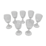 Srie de sept verres  pied anciens en cristal grav, apritif, digestif