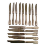 Service de 5 couteaux de table / 9 couteaux a dessert en met. argente mod. coquille Service de 5 couteaux de table / 9 couteaux a dessert en met. argente mod. coquille