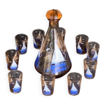 Service a liqueur, carafe en verre rose et 10 petits verres motif voilier Service a liqueur, carafe en verre rose et 10 petits verres motif voilier