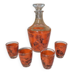 Service à liqueur en verre décoré carafe et 4 verres scène asiatique Service à liqueur en verre décoré carafe et 4 verres scène asiatique