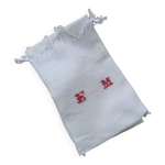 Serviette de toilette ancienne en coton niz d'abeille blanche et broderies rouge em Serviette de toilette ancienne en coton niz d'abeille blanche et broderies rouge em