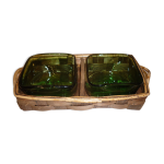 Serviteur apéritif en rotin avec 2 ramequins en verre vert Serviteur apéritif en rotin avec 2 ramequins en verre vert