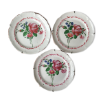 Set de 3 assiettes décoratives bouquet en faïence ancienne Set de 3 assiettes décoratives bouquet en faïence ancienne