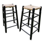 Suite de 2 tabourets de bar en bois noirs avec assise en jonc années 70 80 Suite de 2 tabourets de bar en bois noirs avec assise en jonc années 70 80
