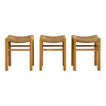 Suite de 3 tabourets brutalistes vintages en bois et paille, pierre gautier