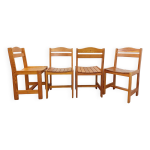Suite de 4 chaises vintage en pin des années 70 Suite de 4 chaises vintage en pin des années 70