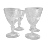 Suite de 4 verres a porto vin cuit en verre cisele années 1930 Suite de 4 verres a porto vin cuit en verre cisele années 1930