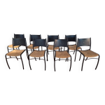 Suite de 8 chaises en métal laqué noir et assises en paille Suite de 8 chaises en métal laqué noir et assises en paille