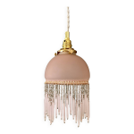 Suspension globe vintage en verre rose et perles de rocaille Suspension globe vintage en verre rose et perles de rocaille