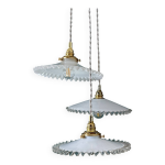 Suspension triple abat - jour vintage en opaline blanche