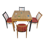 Table et 4 chaises Table et 4 chaises