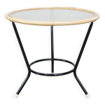 Table d'appoint / table basse ronde vintage en rotin avec plateau en verre nuageux