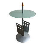 Table d'appoint sculpturale en verre vert clair et m�tal argent�, orn�e d'un pommeau conique en bois ...
