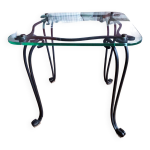 Table basse des années 50 en fer forgé et plateau en verre Table basse des années 50 en fer forgé et plateau en verre