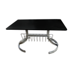 Table basse années 70 plateau de verre, piétement chromé avec porte - revues Table basse années 70 plateau de verre, piétement chromé avec porte - revues