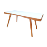 Table basse en bois, bureau enfants plateau en verre, interier praha, 1960, tchécoslovaquie Table basse en bois, bureau enfants plateau en verre, interier praha, 1960, tchécoslovaquie