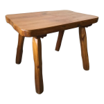 Table basse brutaliste en bois massif