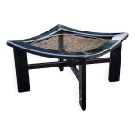 Table basse design des années 70 en bois laqué noir plateau en verre fumé Table basse design des années 70 en bois laqué noir plateau en verre fumé
