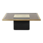 Table basse en laiton doré et verre fumé. années 1970. Table basse en laiton doré et verre fumé. années 1970.